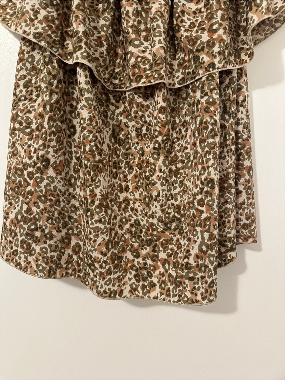 Aritzia Wilfred Leopard Print Promener Off The Shoulder Blouse Size Medium - Picture 4 of 11
